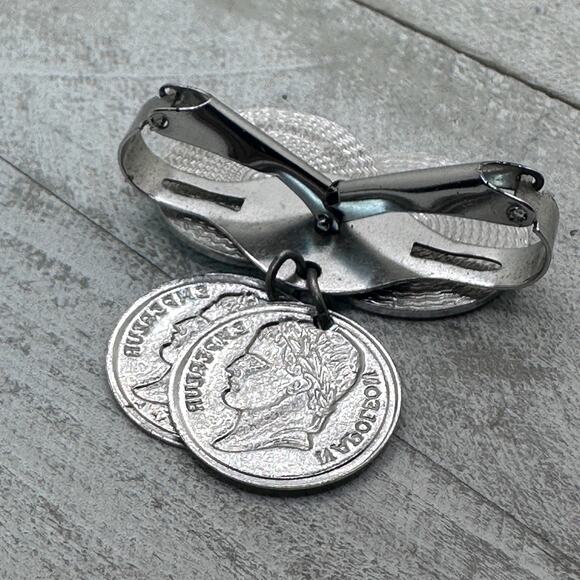 VTG 1970 Sarah Coventry Napoleon Coin Scarf Keeper #6295 Silvertone Dress Clip - Picture 4 of 7